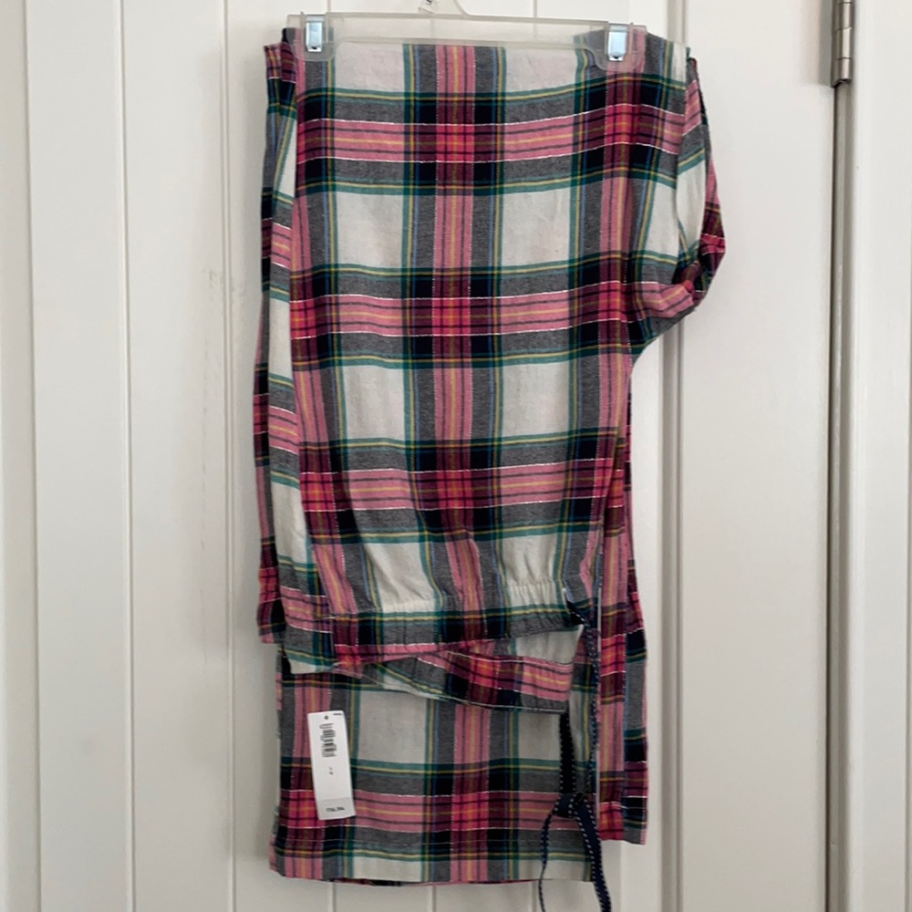Old Navy pink plaid lounge pants. Size L